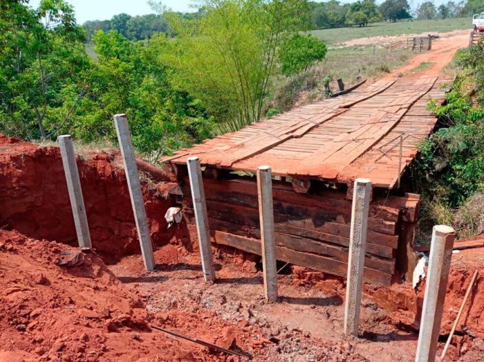 Antiga ponte de madeira da Fazenda Nossa Senhora das Graças no município de Ribas do Rio Pardo em Mato Grosso do Sul