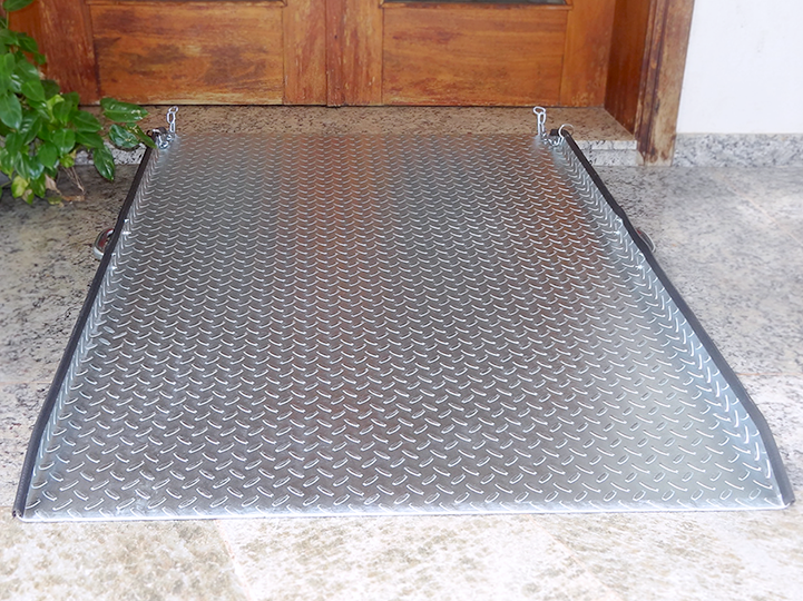 RAMPA DE AÇO GALVANIZADO 1,20 X 0,90 METROS